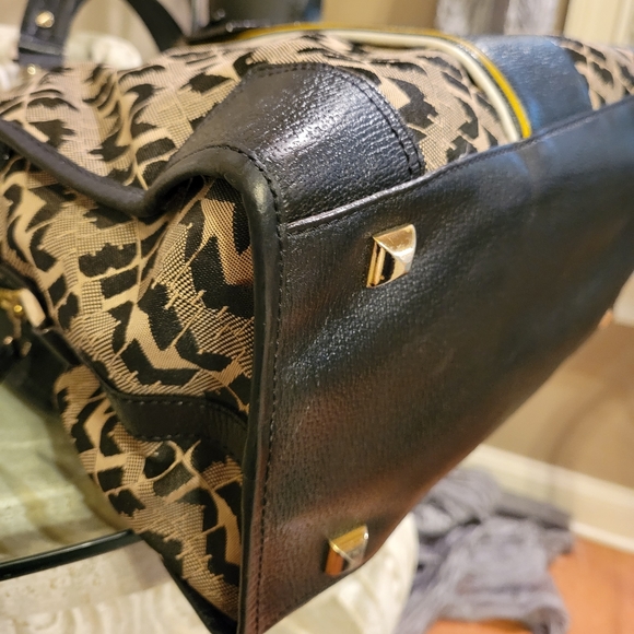 L.A.M.B. Oxford Logo 3 Compartment Zip Bag by Gwen Stefani #169 - Picture 13 of 17